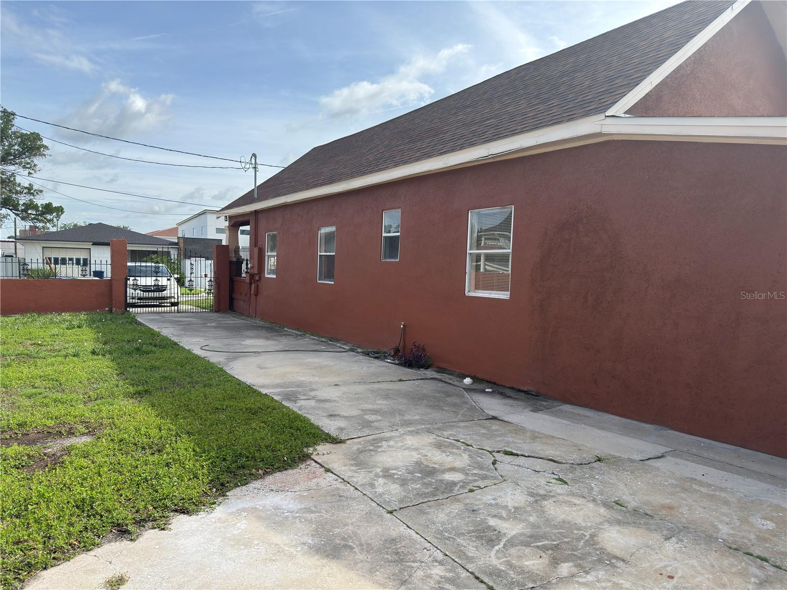 2514 W SAINT JOHN ST, TAMPA, FL, 33607