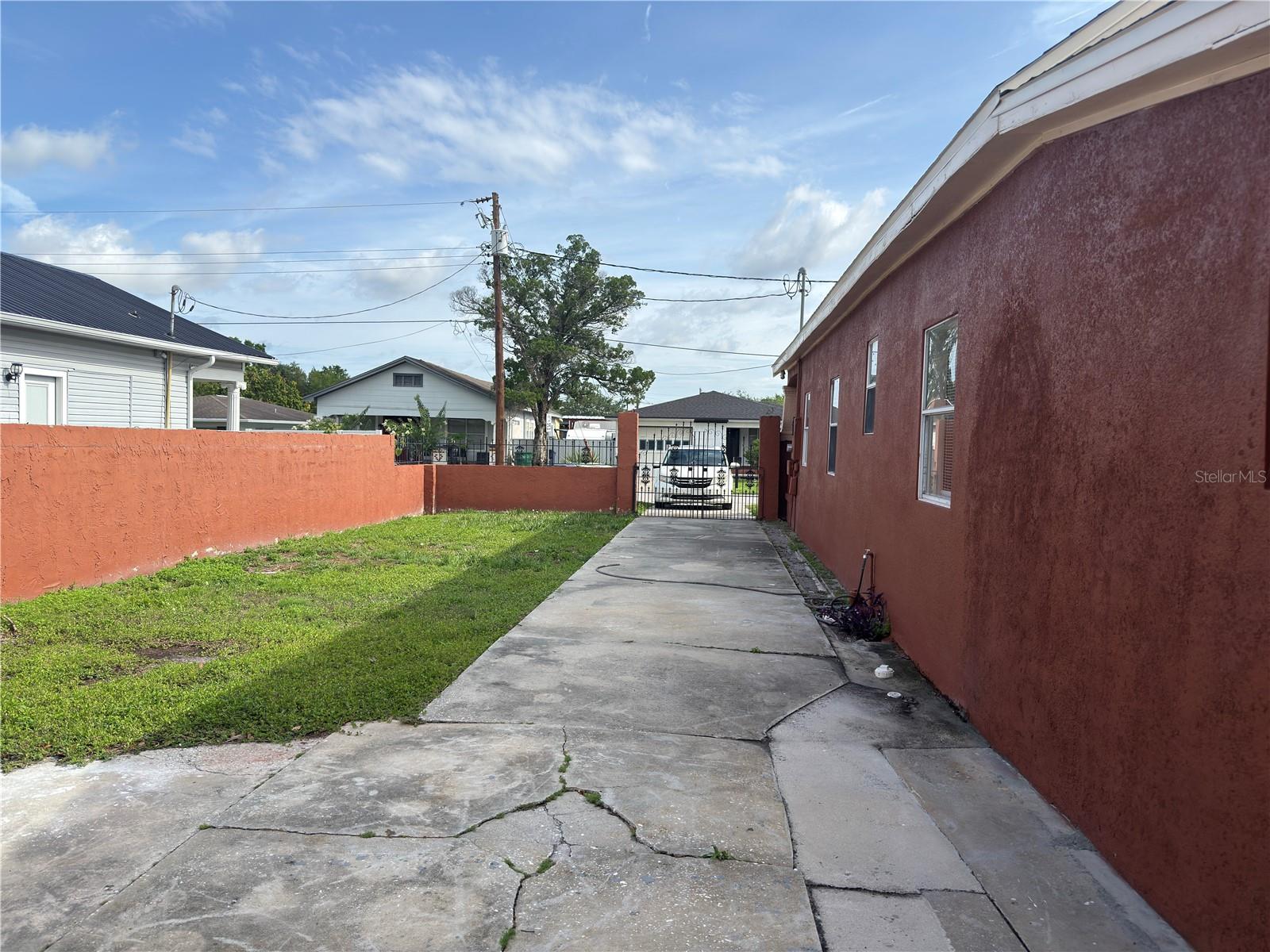 2514 W SAINT JOHN ST, TAMPA, FL, 33607