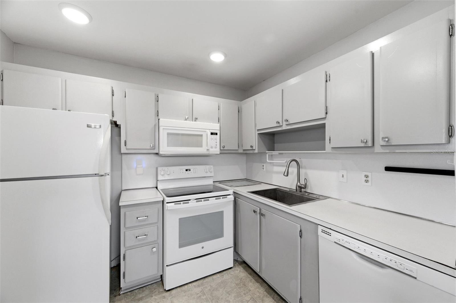 1801 BEDFORD TER #227, SUN CITY CENTER, FL, 33573