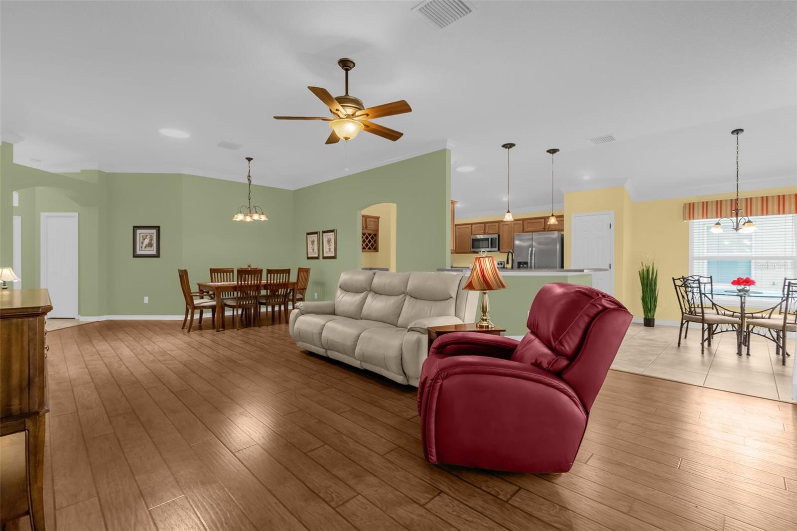 897 FOLKSTONE WAY, THE VILLAGES, FL, 32162