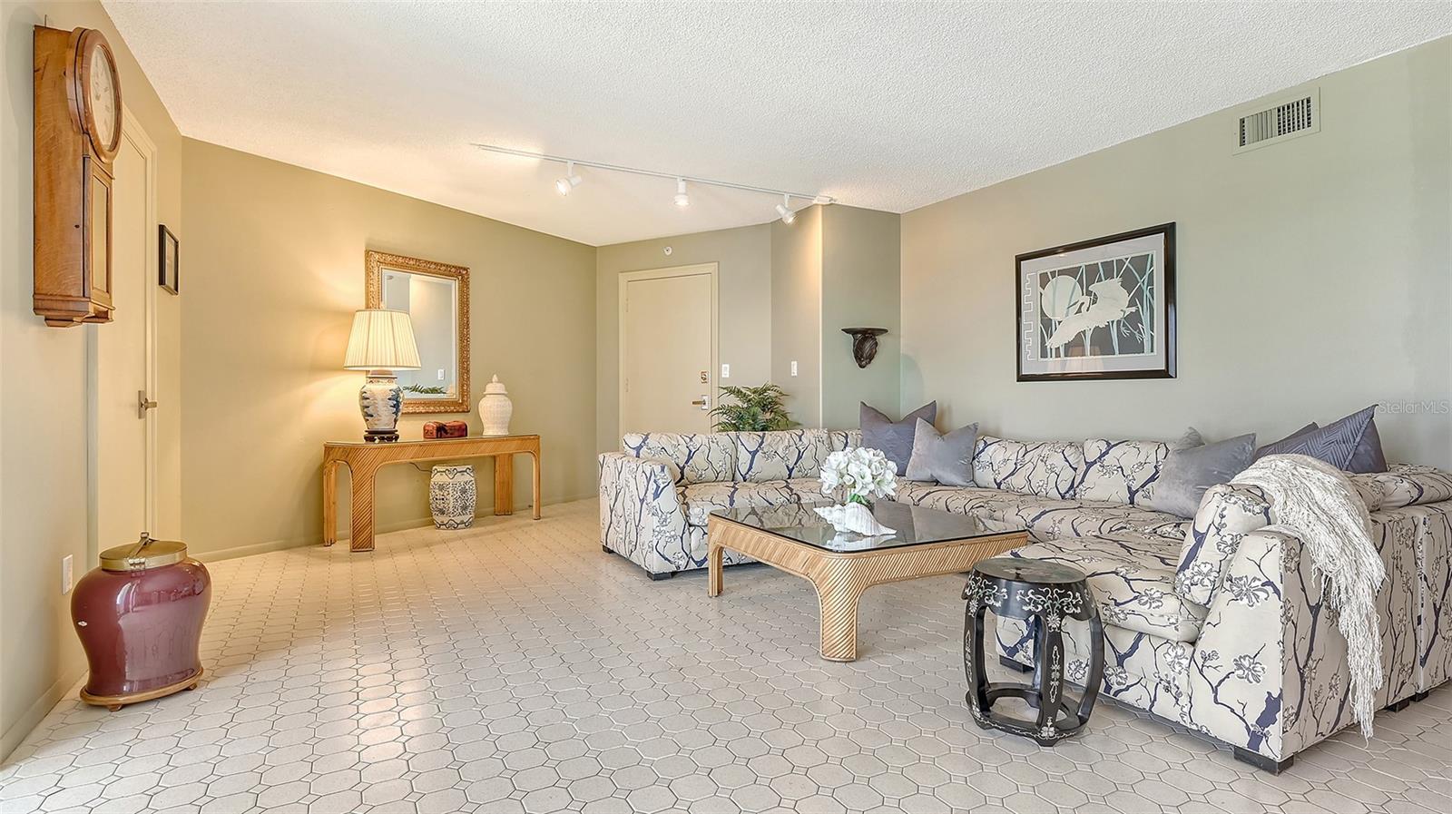 2301 GULF OF MEXICO DR #33N, LONGBOAT KEY, FL, 34228