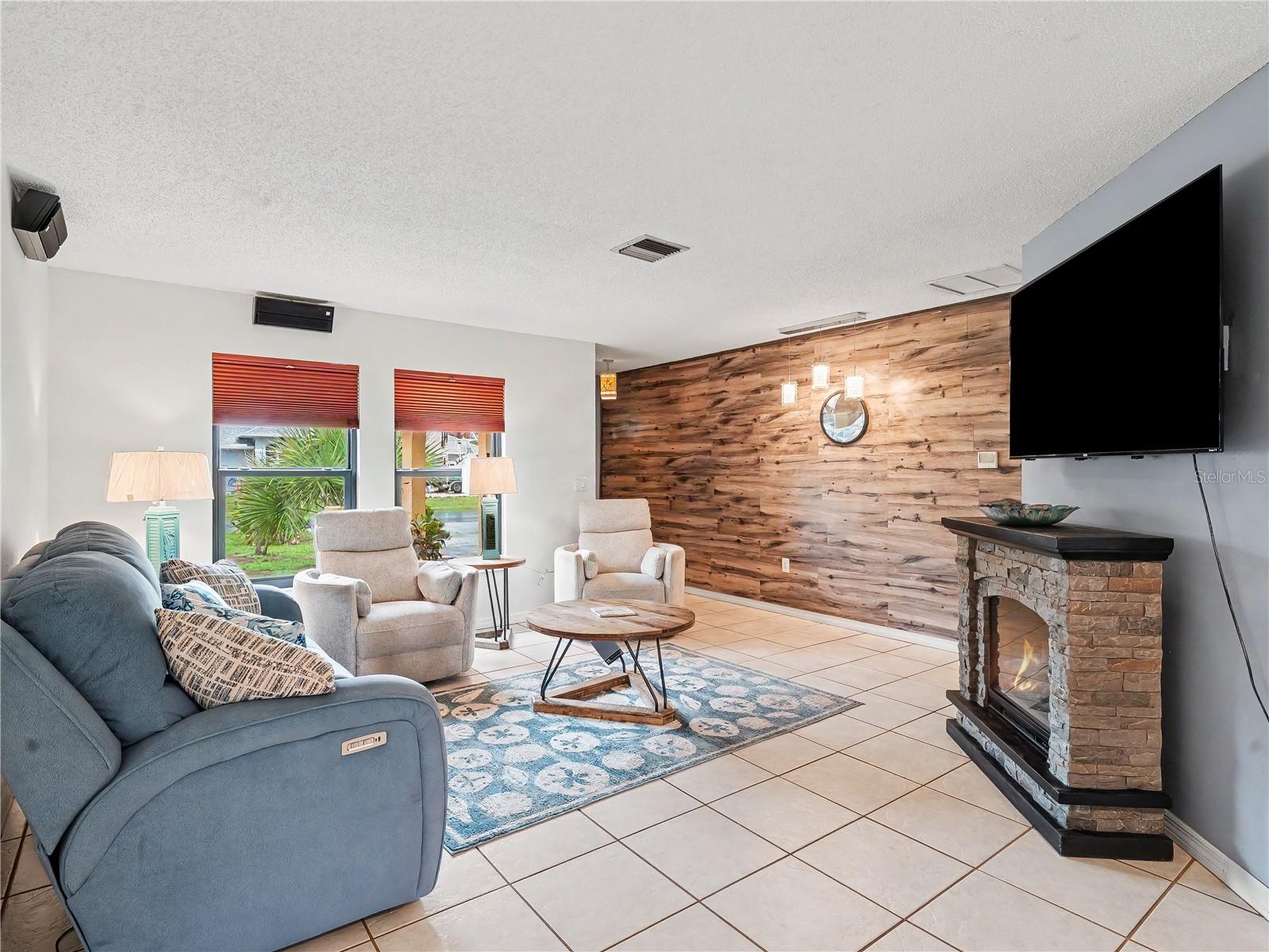 2320 LAKE SHORE DR, NOKOMIS, FL, 34275