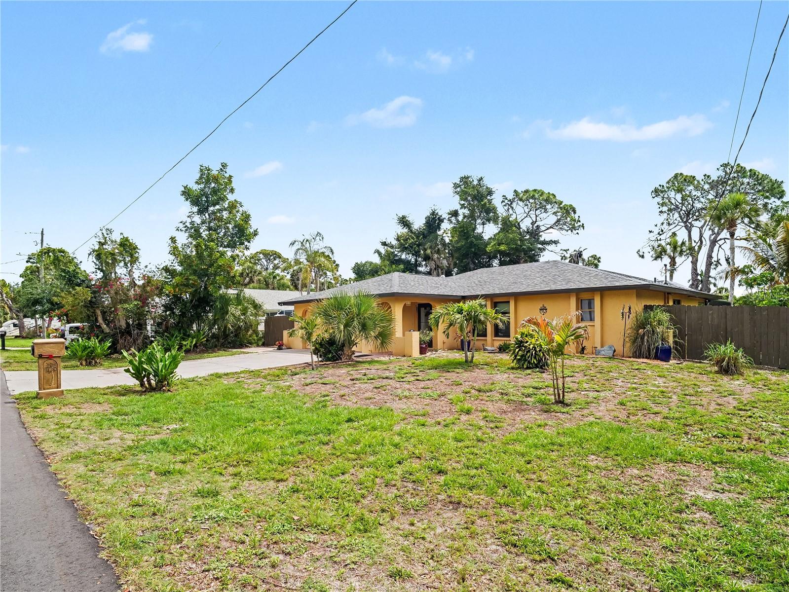 2320 LAKE SHORE DR, NOKOMIS, FL, 34275