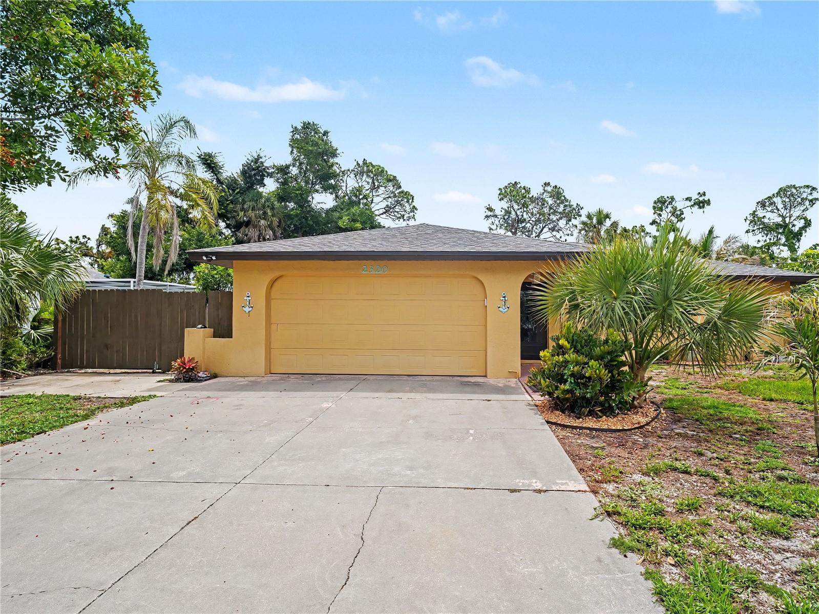 2320 LAKE SHORE DR, NOKOMIS, FL, 34275