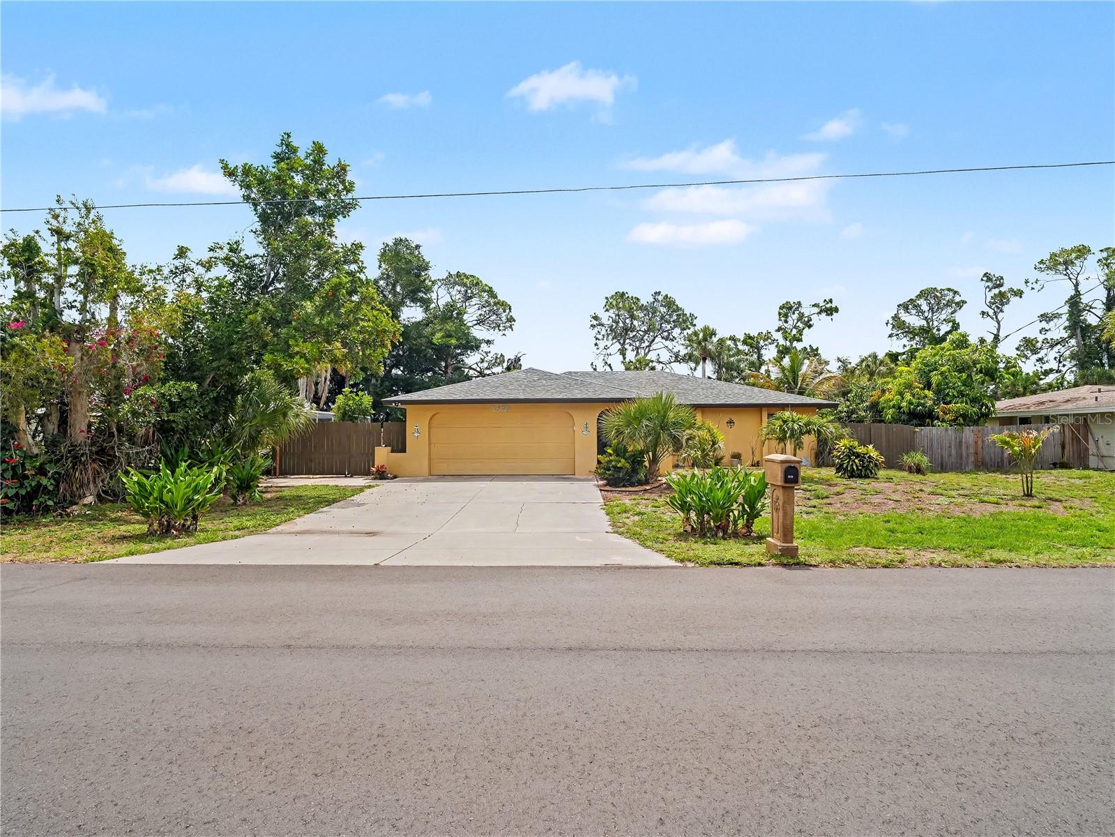 2320 LAKE SHORE DR, NOKOMIS, FL, 34275