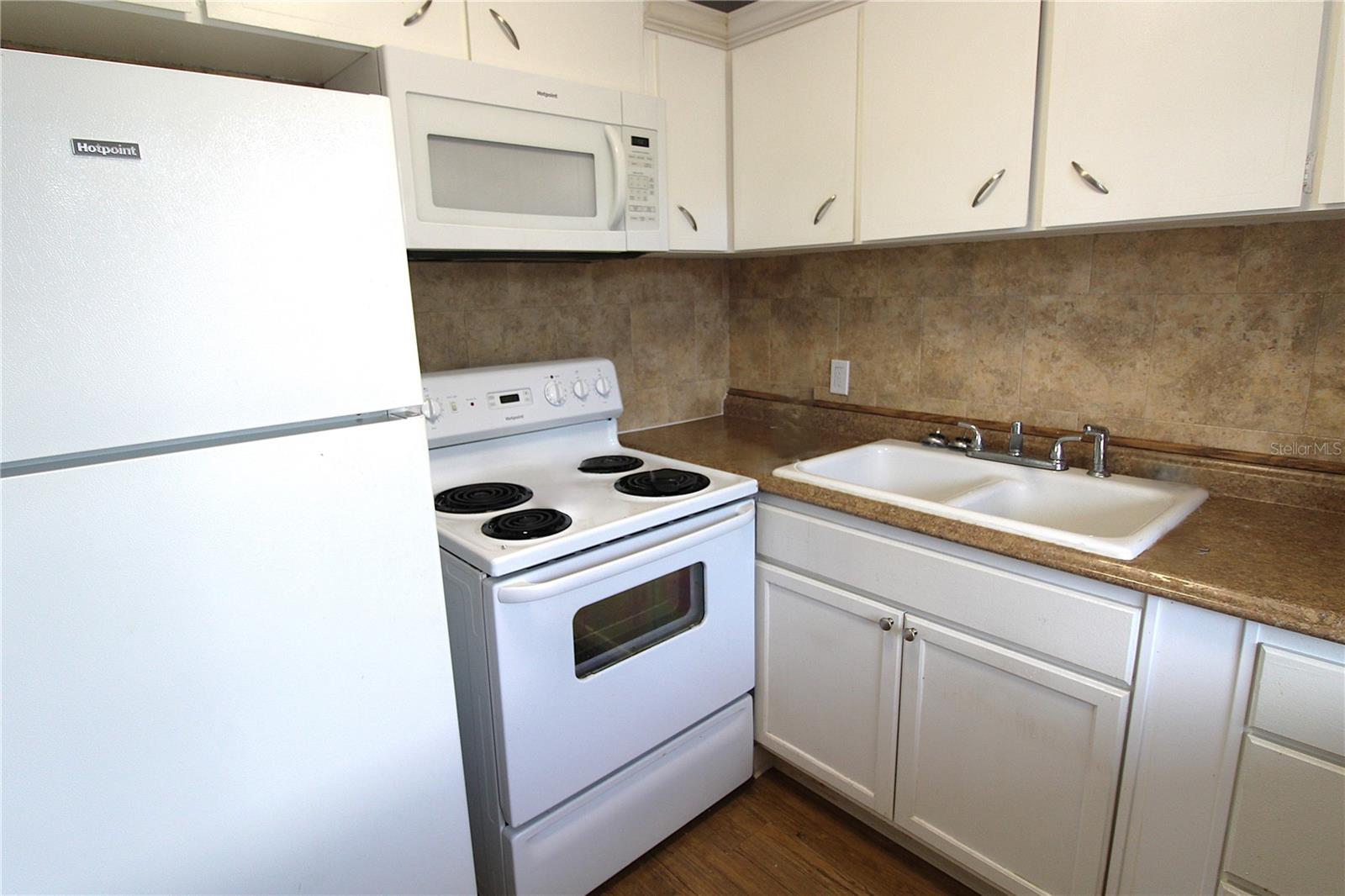 3001 BEE RIDGE RD #117, SARASOTA, FL, 34239