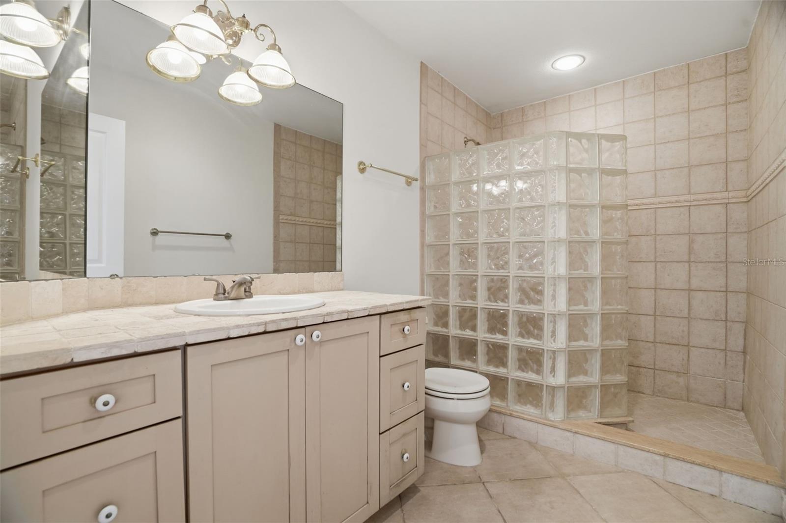 1832 VENETIAN POINT DR, CLEARWATER, FL, 33755