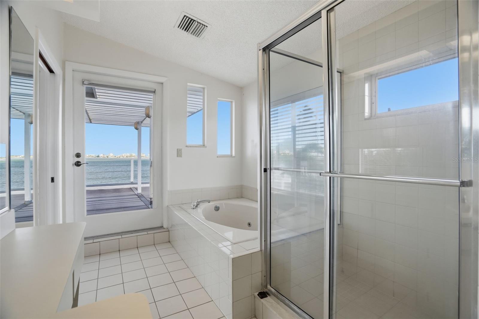 1832 VENETIAN POINT DR, CLEARWATER, FL, 33755