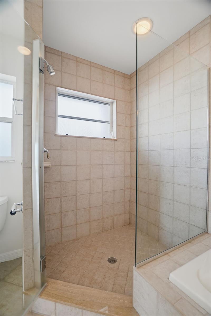 1832 VENETIAN POINT DR, CLEARWATER, FL, 33755