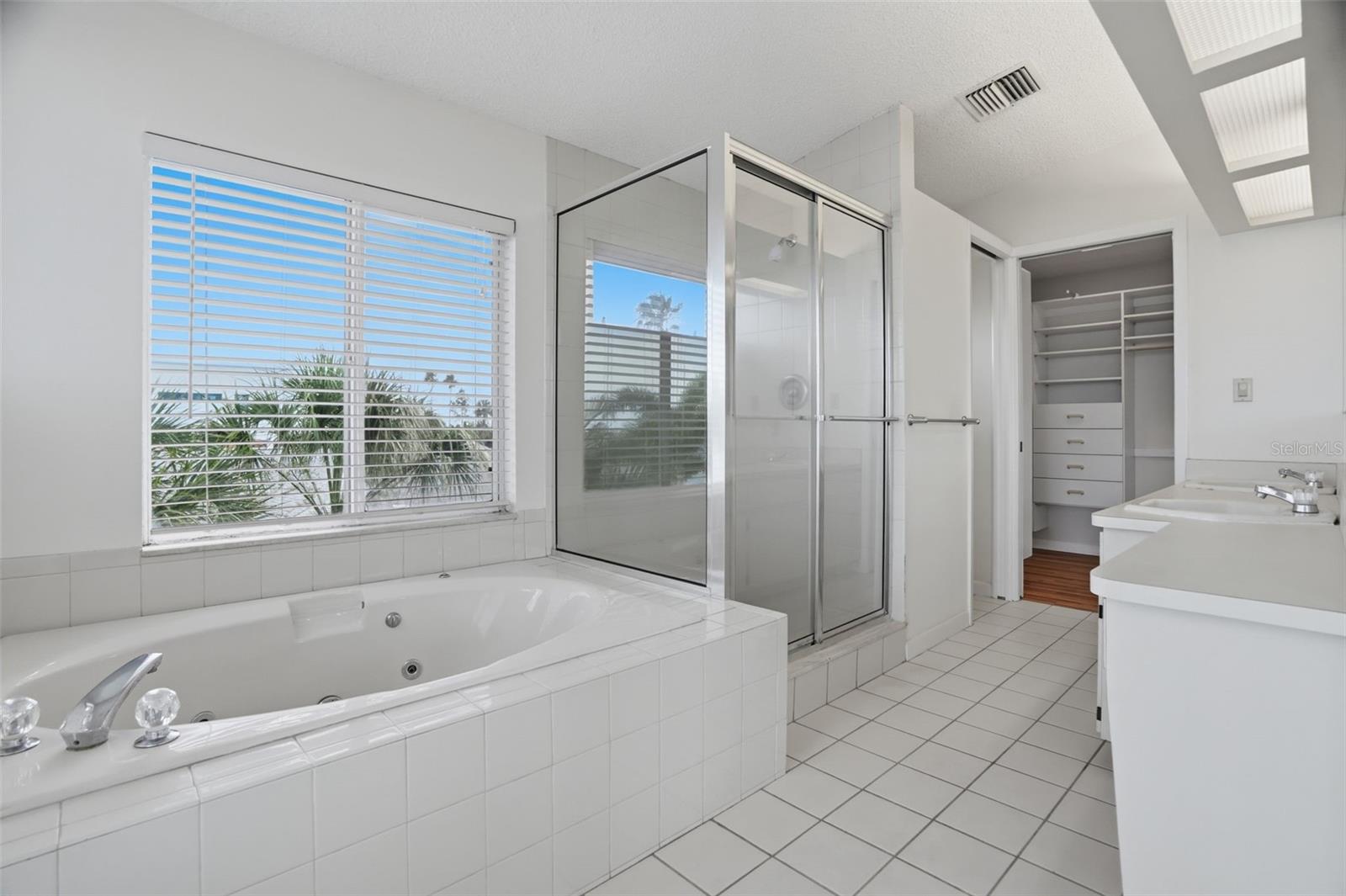 1832 VENETIAN POINT DR, CLEARWATER, FL, 33755
