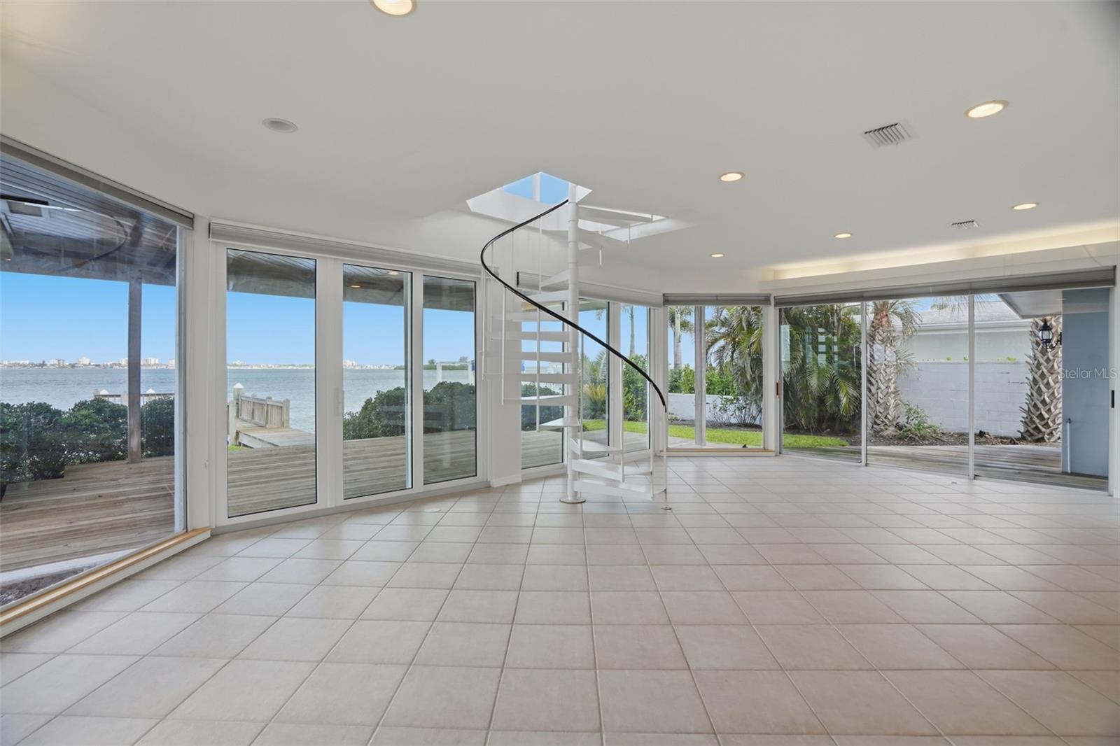 1832 VENETIAN POINT DR, CLEARWATER, FL, 33755