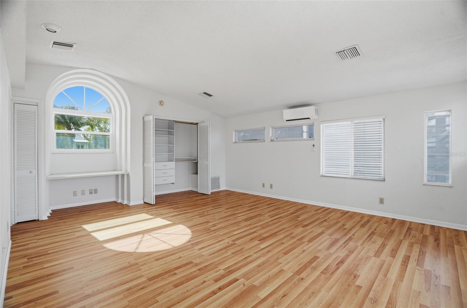 1832 VENETIAN POINT DR, CLEARWATER, FL, 33755
