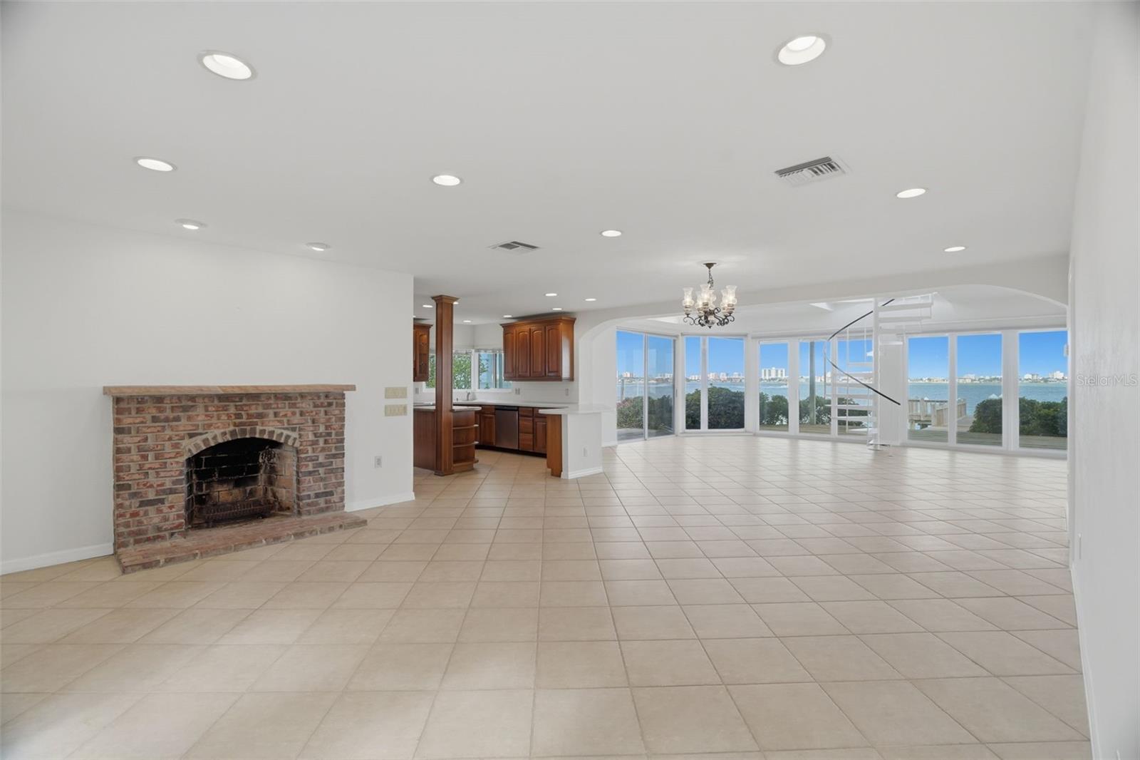 1832 VENETIAN POINT DR, CLEARWATER, FL, 33755