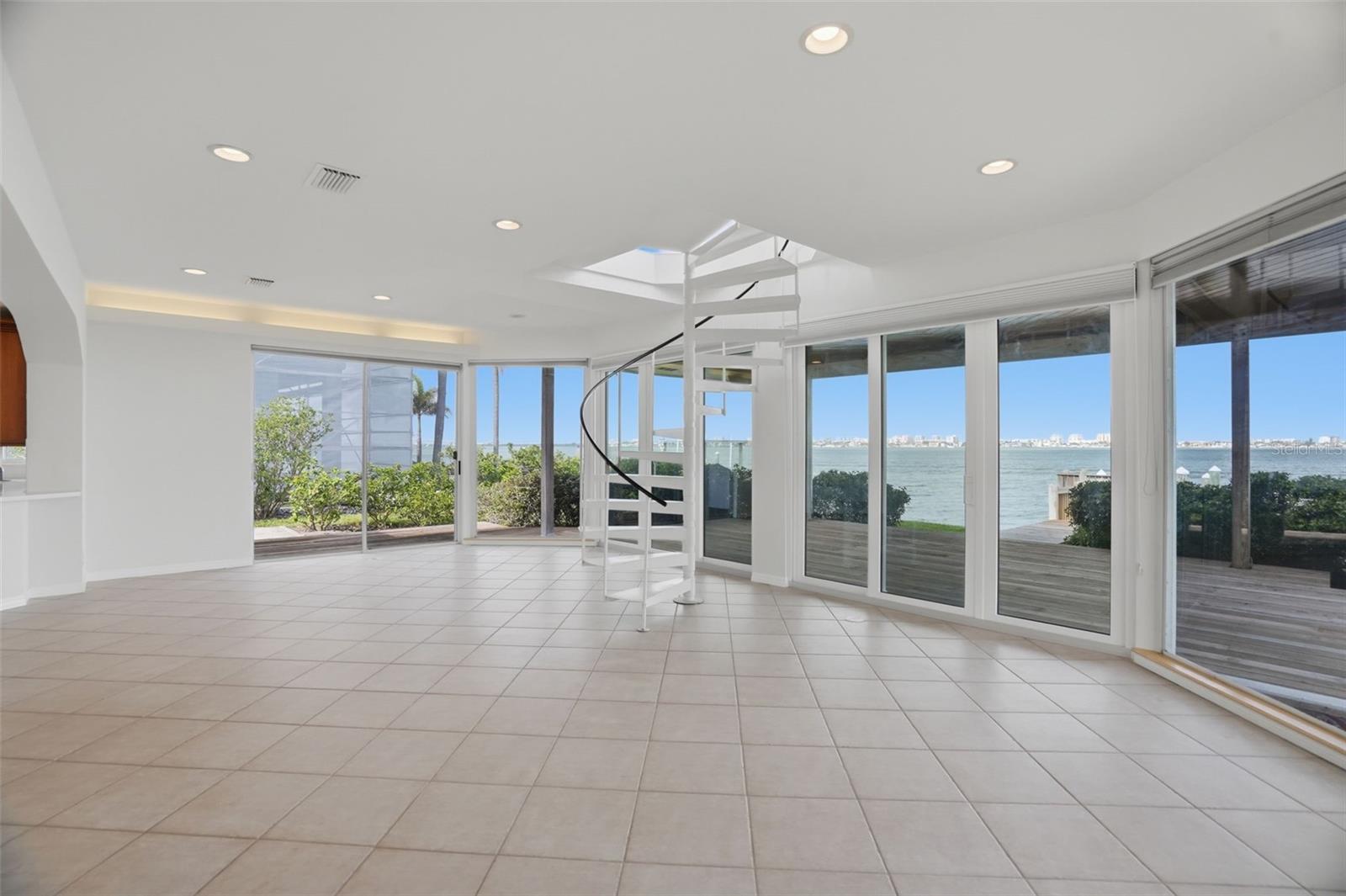 1832 VENETIAN POINT DR, CLEARWATER, FL, 33755