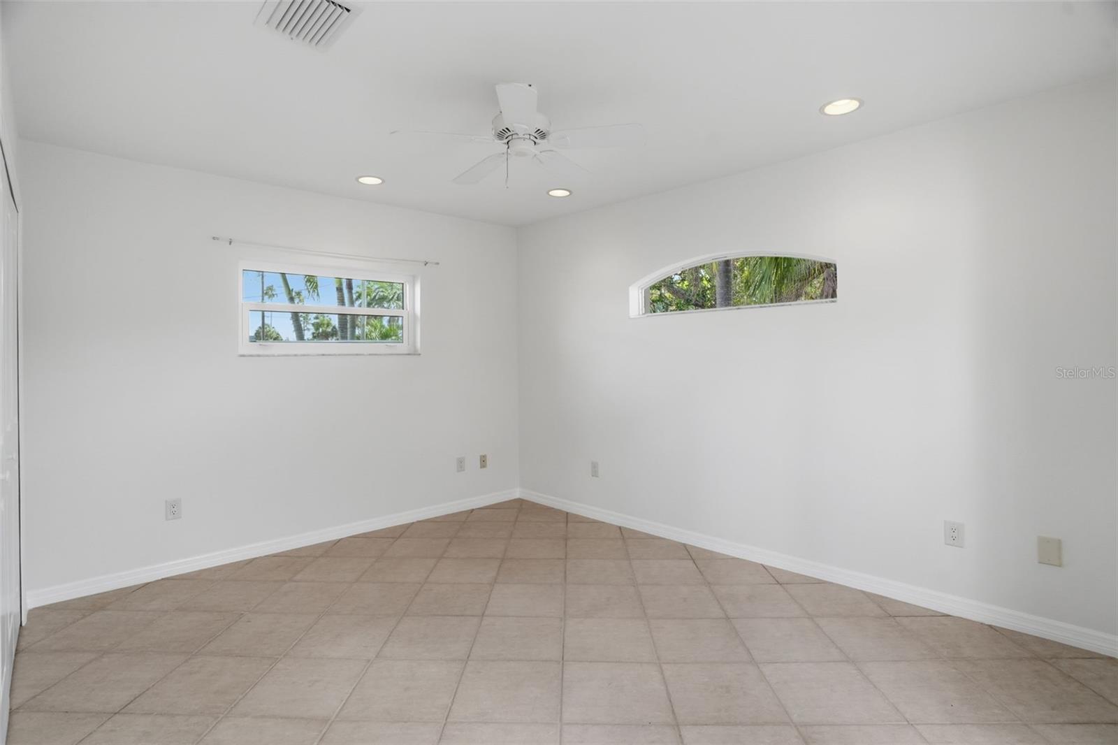 1832 VENETIAN POINT DR, CLEARWATER, FL, 33755