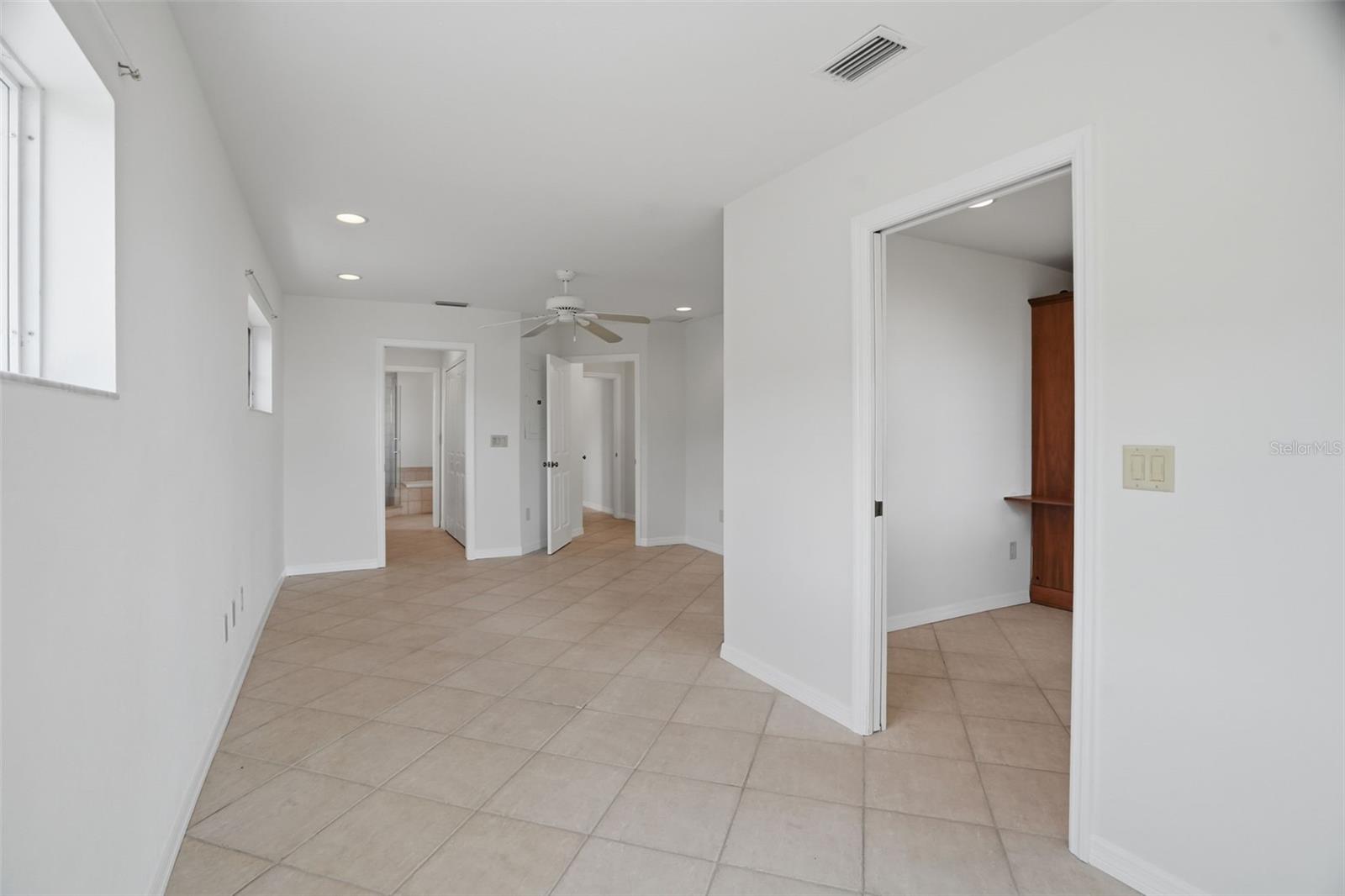 1832 VENETIAN POINT DR, CLEARWATER, FL, 33755