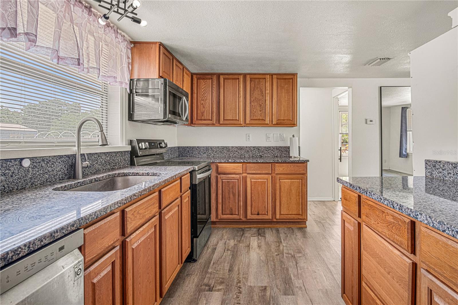 3545 PERKINS AVE, MOUNT DORA, FL, 32757