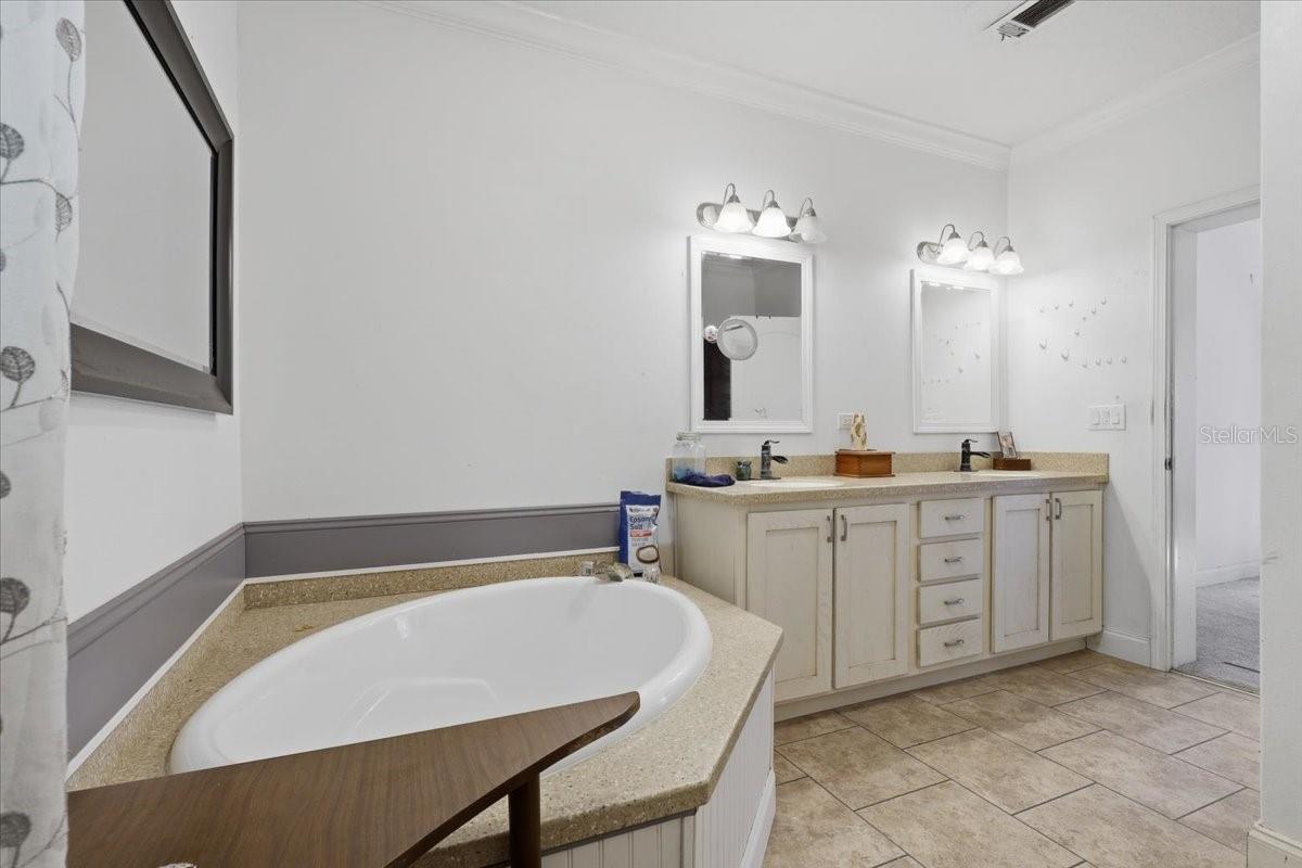 105 TROUPE RD, SAN MATEO, FL, 32187