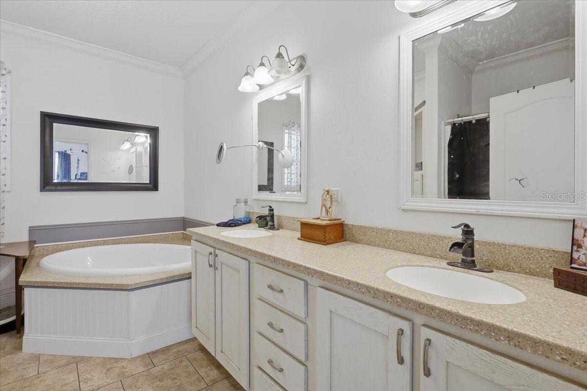 105 TROUPE RD, SAN MATEO, FL, 32187