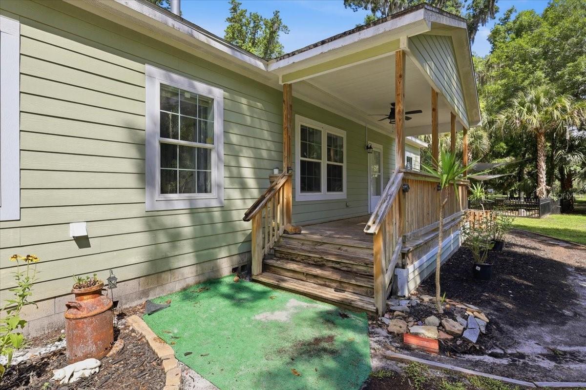 105 TROUPE RD, SAN MATEO, FL, 32187