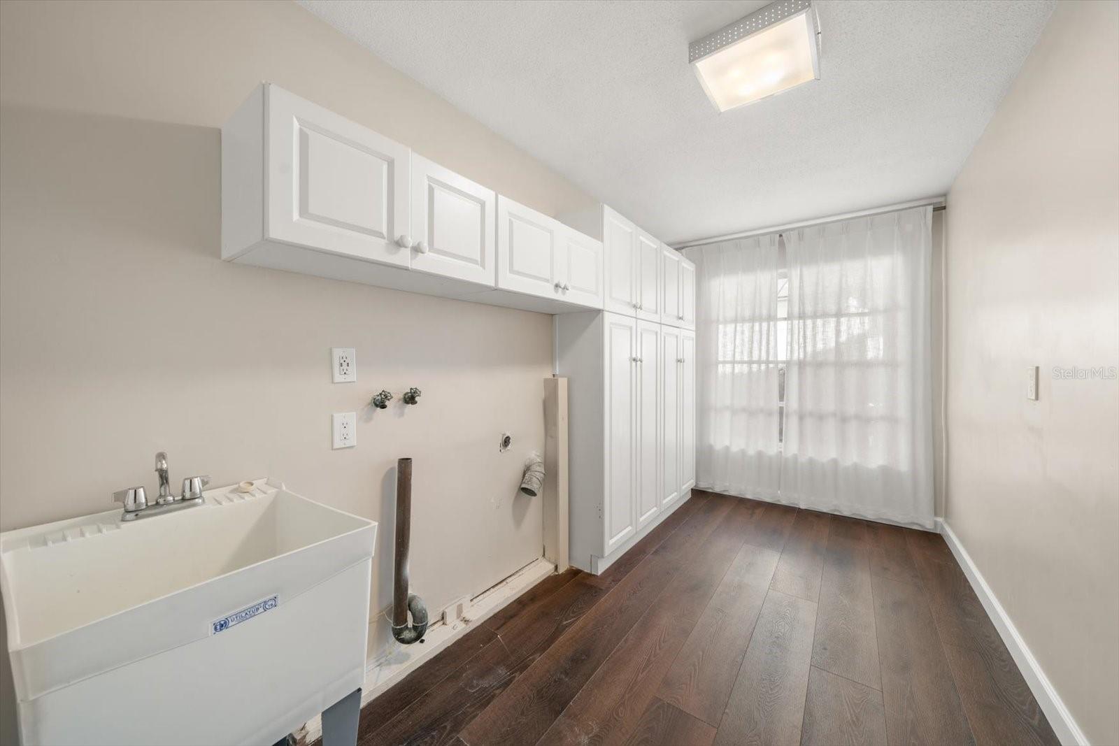 878 HARBOR IS, CLEARWATER BEACH, FL, 33767