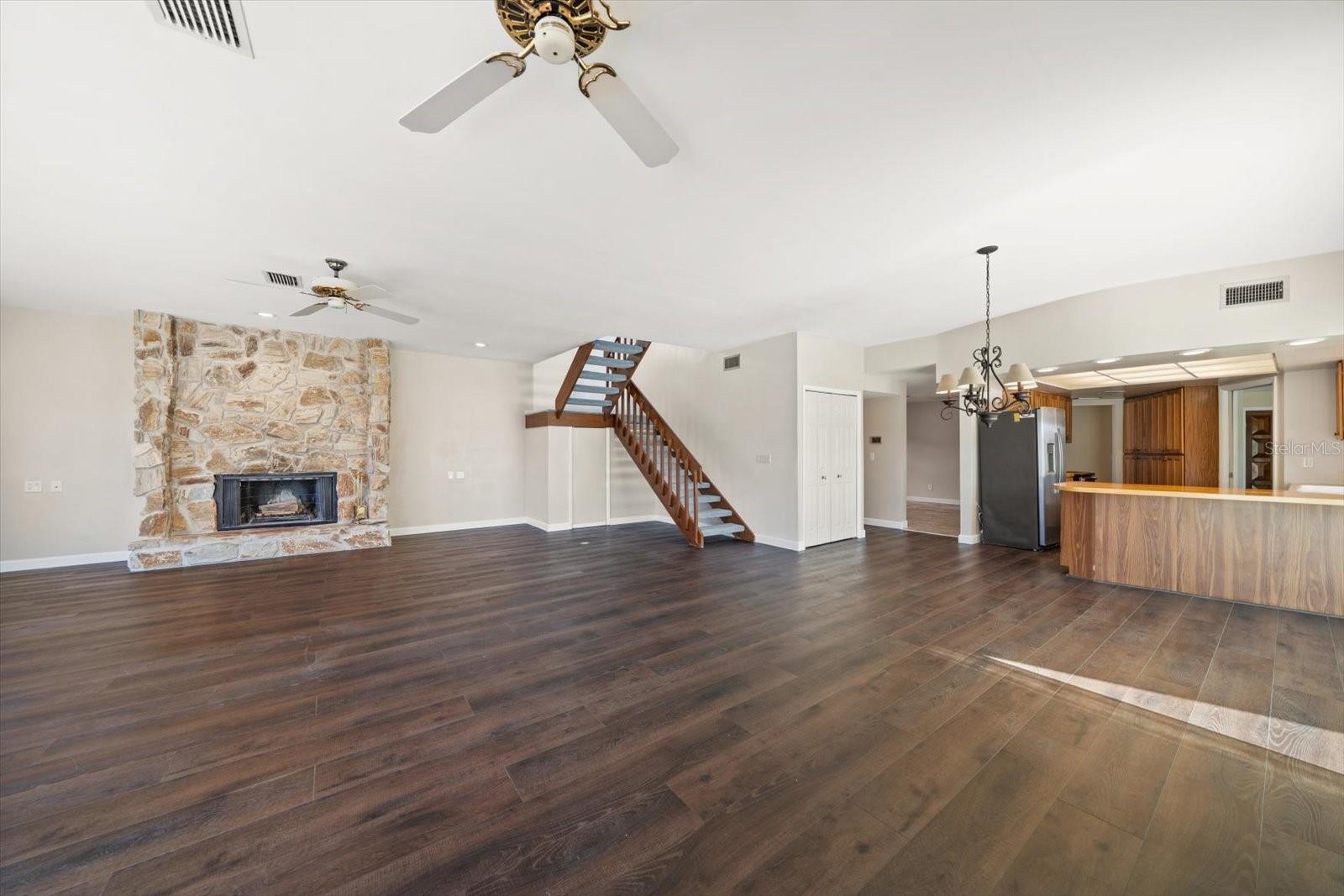 878 HARBOR IS, CLEARWATER BEACH, FL, 33767