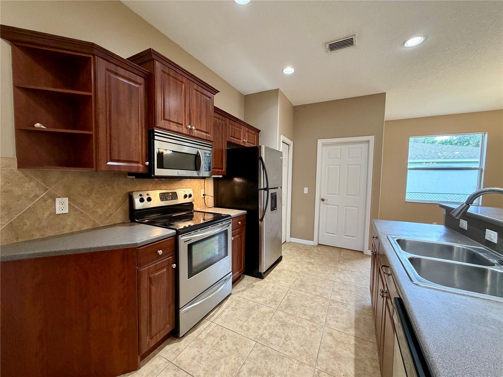1204 S SAN MATEO DR, NORTH PORT, FL, 34288