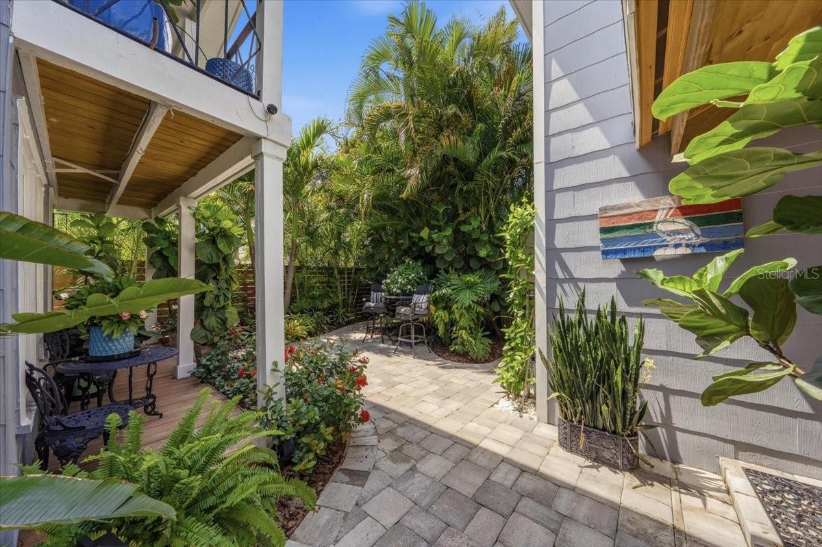 2450 BURLINGTON AVE N, ST PETERSBURG, FL, 33713