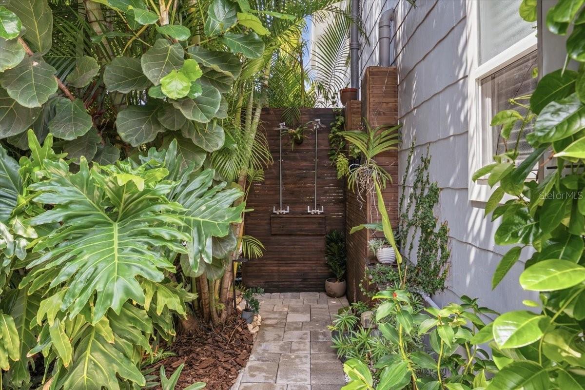 2450 BURLINGTON AVE N, ST PETERSBURG, FL, 33713