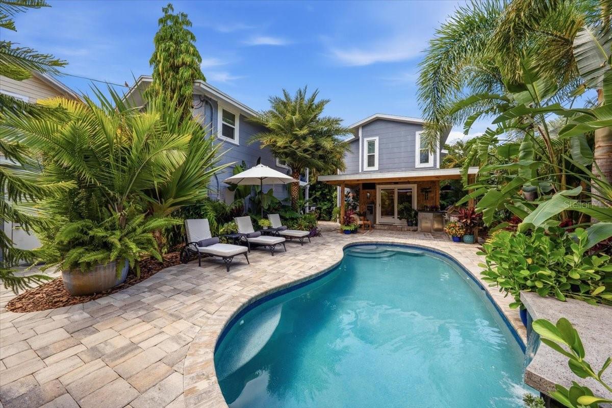 2450 BURLINGTON AVE N, ST PETERSBURG, FL, 33713