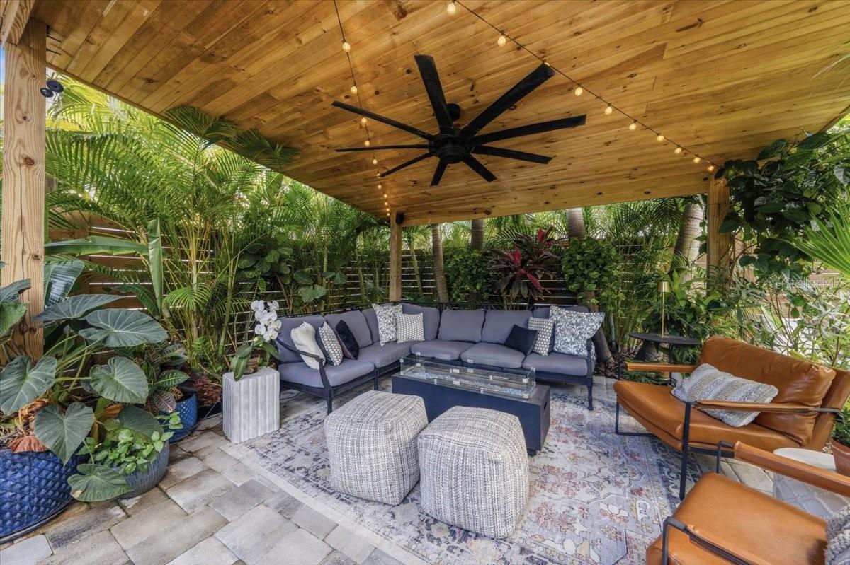 2450 BURLINGTON AVE N, ST PETERSBURG, FL, 33713