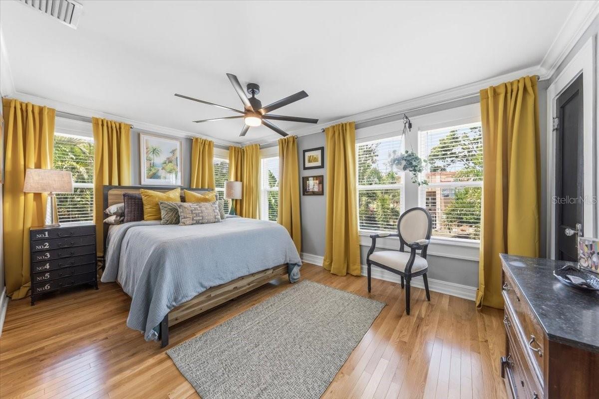 2450 BURLINGTON AVE N, ST PETERSBURG, FL, 33713