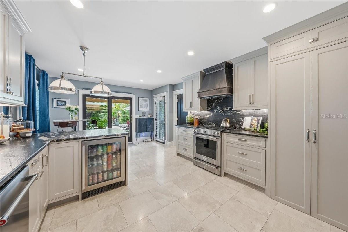 2450 BURLINGTON AVE N, ST PETERSBURG, FL, 33713