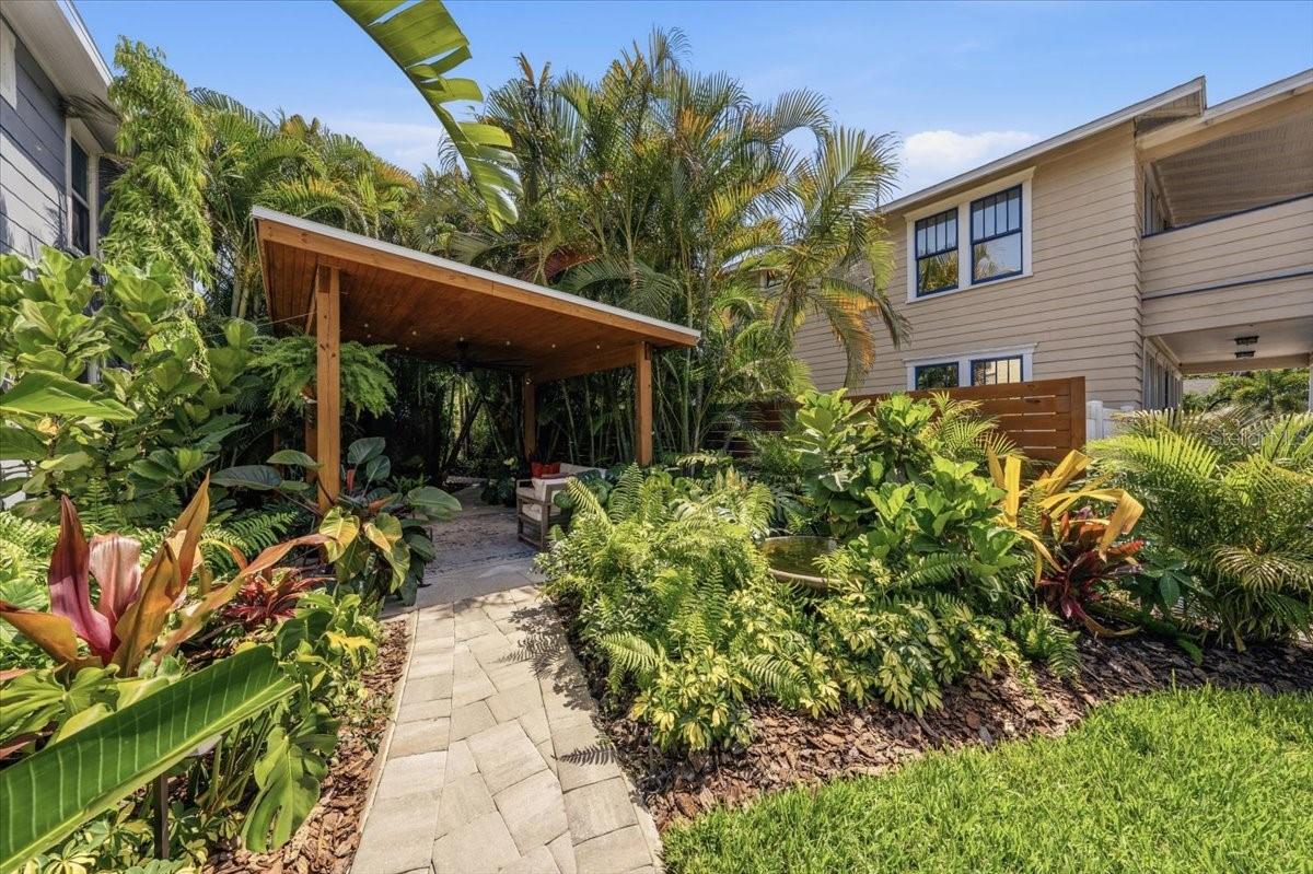 2450 BURLINGTON AVE N, ST PETERSBURG, FL, 33713