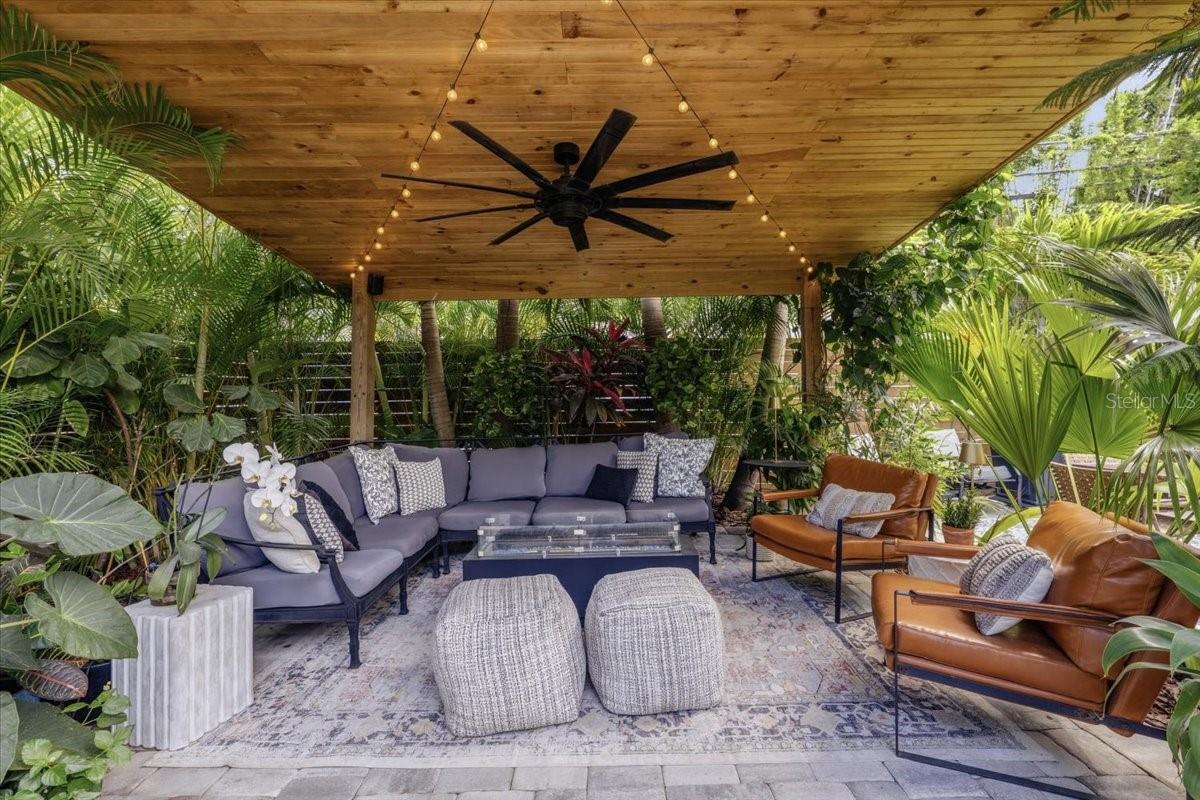 2450 BURLINGTON AVE N, ST PETERSBURG, FL, 33713