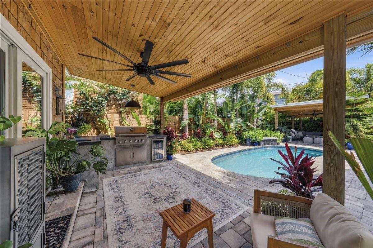 2450 BURLINGTON AVE N, ST PETERSBURG, FL, 33713