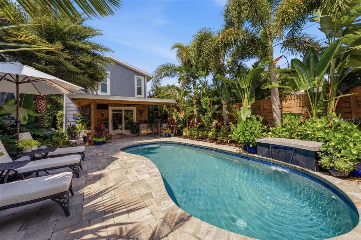 2450 BURLINGTON AVE N, ST PETERSBURG, FL, 33713