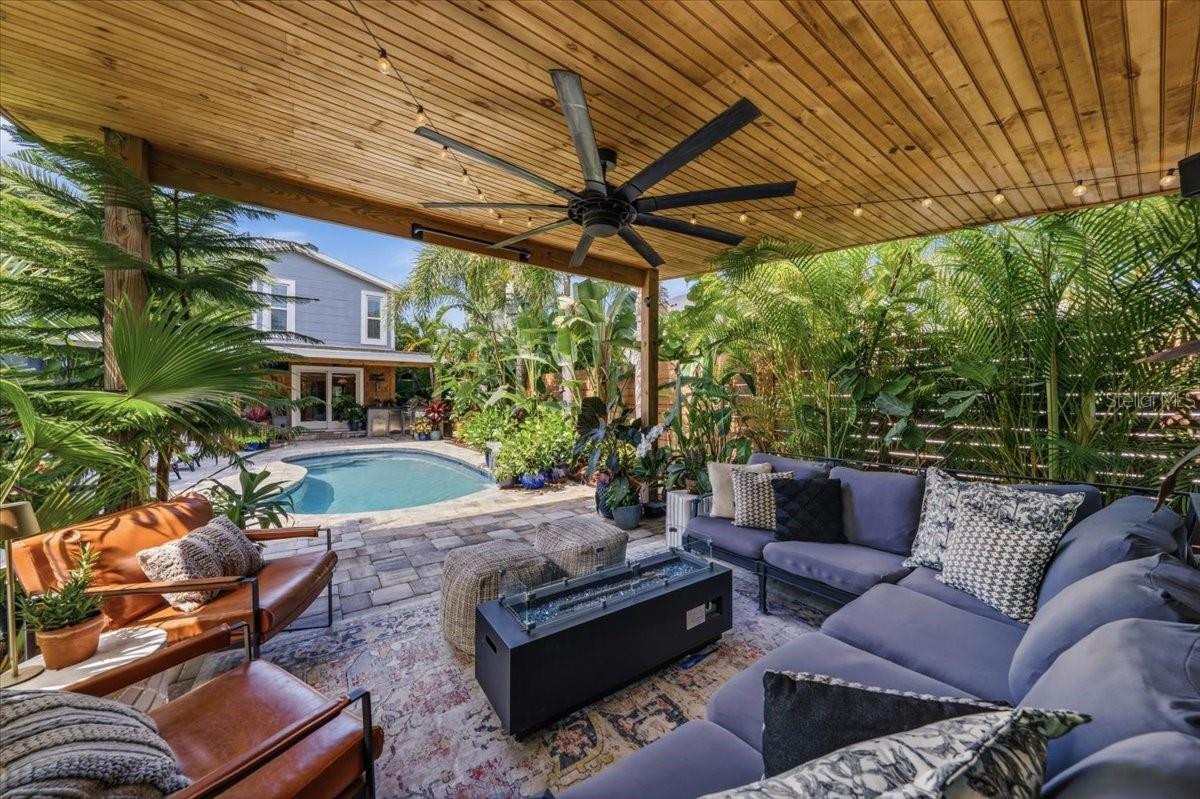 2450 BURLINGTON AVE N, ST PETERSBURG, FL, 33713