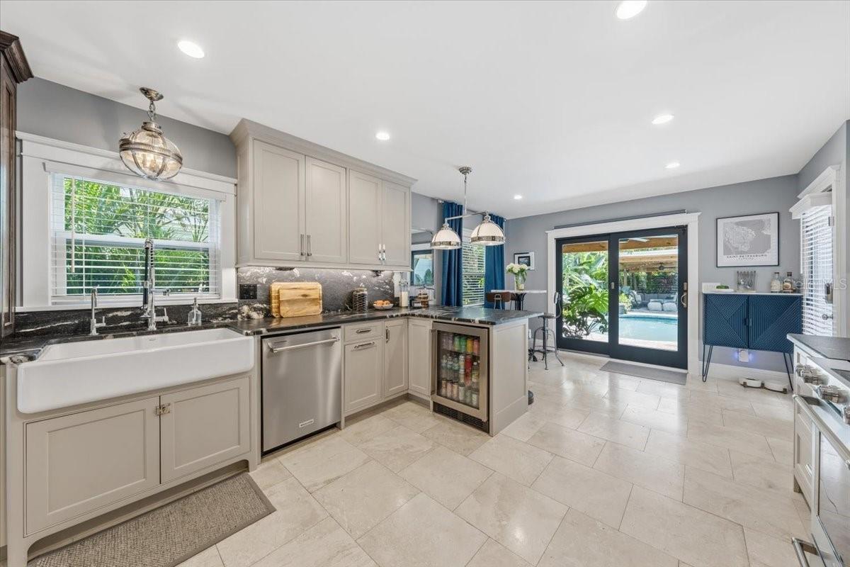 2450 BURLINGTON AVE N, ST PETERSBURG, FL, 33713