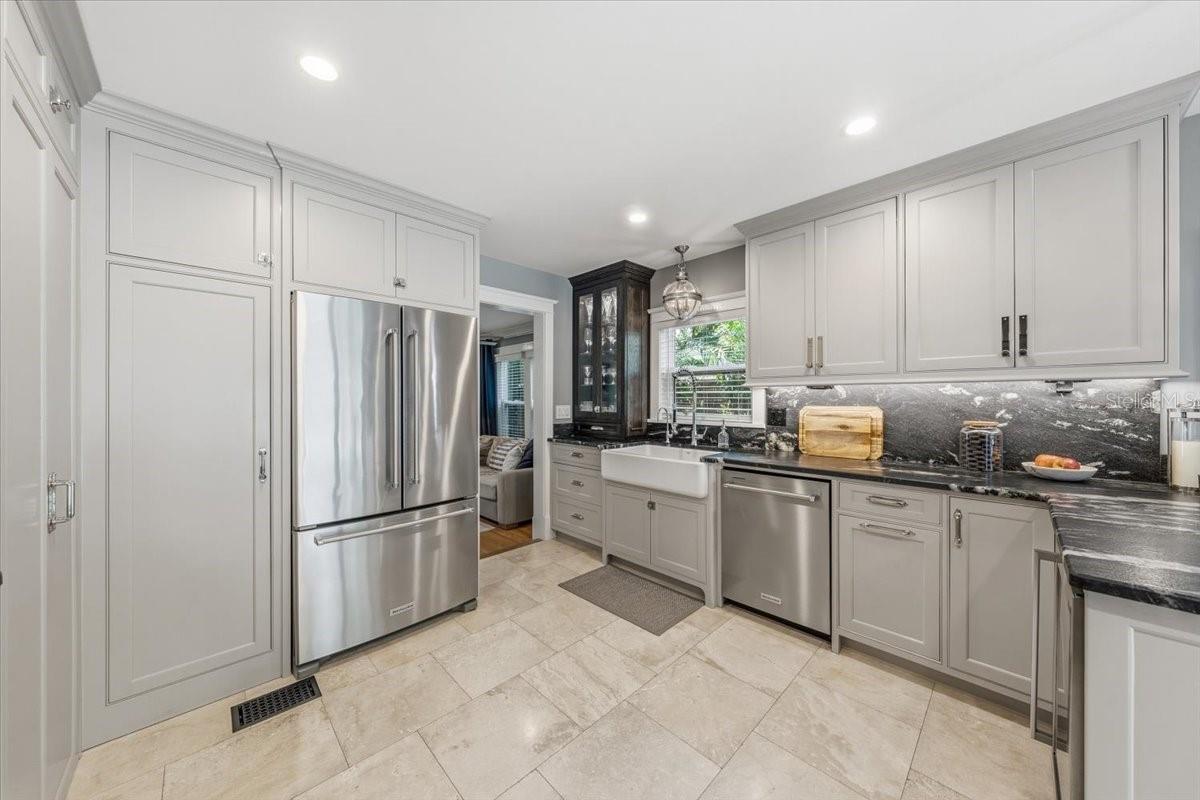 2450 BURLINGTON AVE N, ST PETERSBURG, FL, 33713