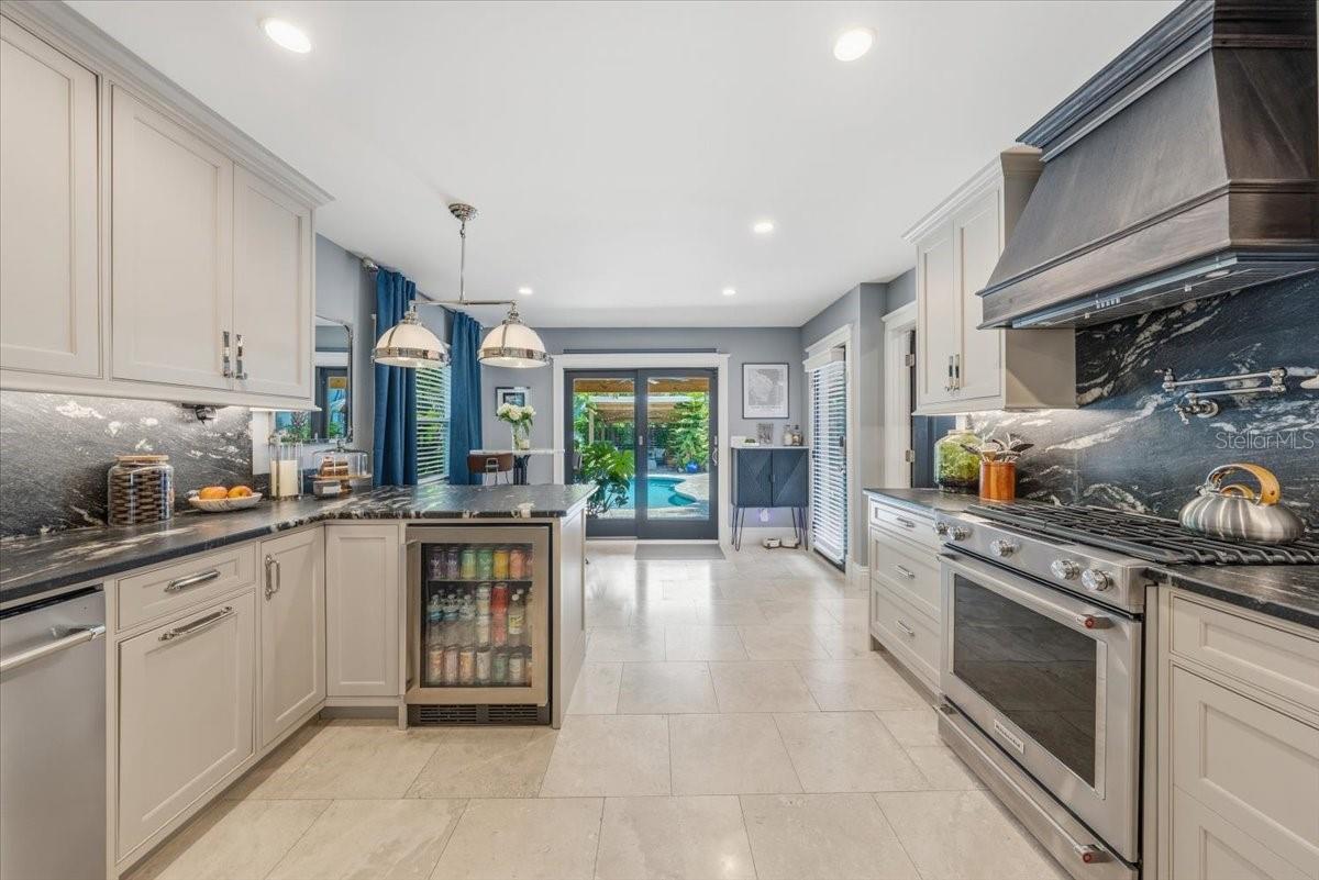 2450 BURLINGTON AVE N, ST PETERSBURG, FL, 33713