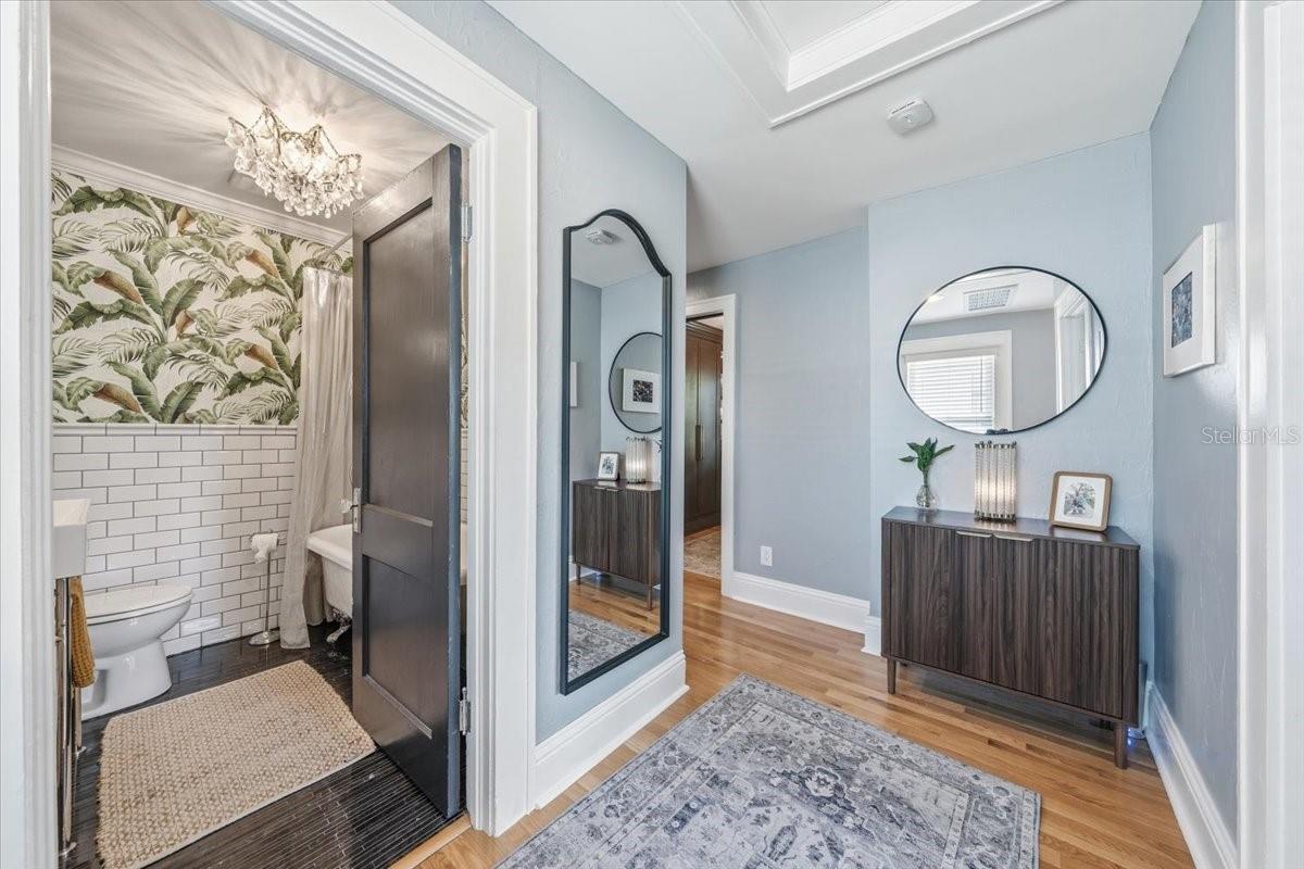 2450 BURLINGTON AVE N, ST PETERSBURG, FL, 33713