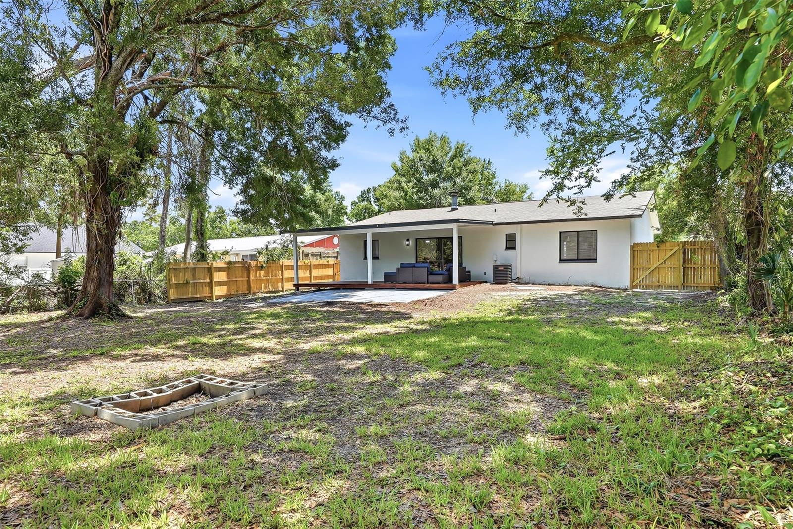8709 FOUNTAIN AVE, TAMPA, FL, 33615