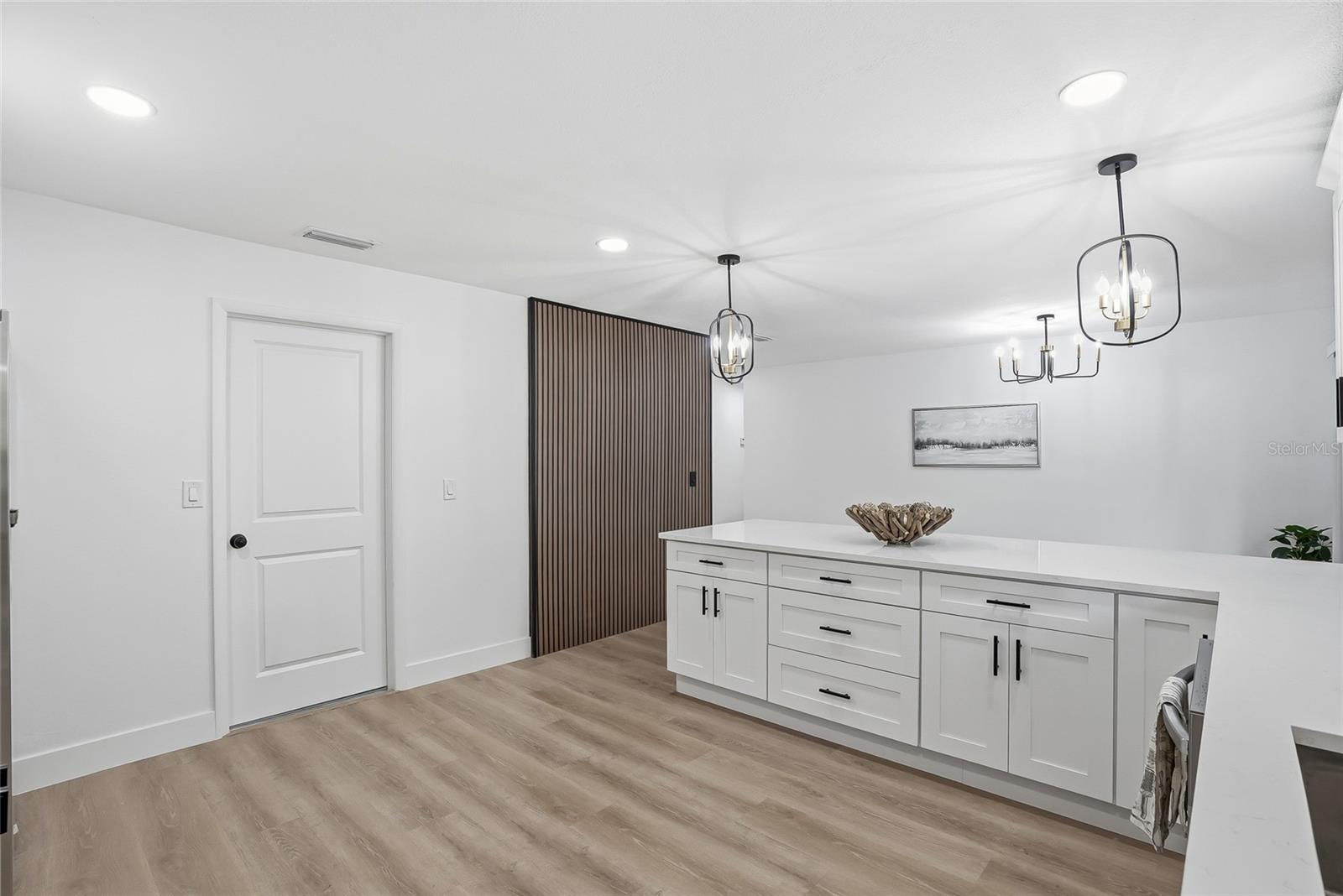 8709 FOUNTAIN AVE, TAMPA, FL, 33615