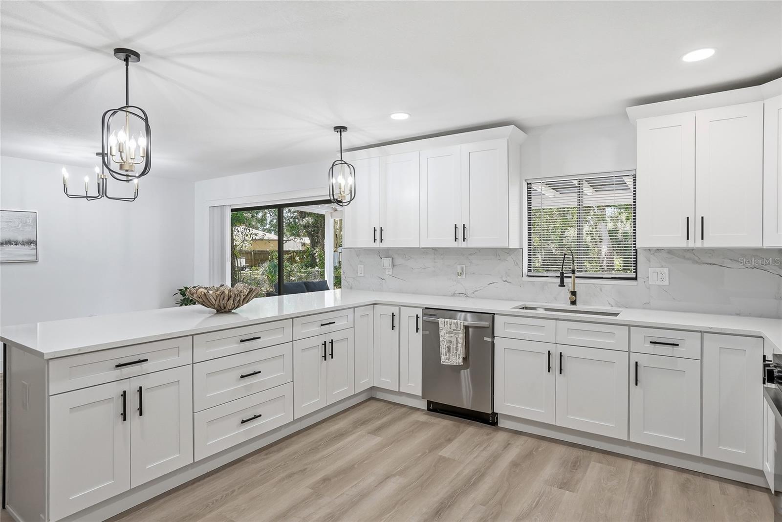 8709 FOUNTAIN AVE, TAMPA, FL, 33615