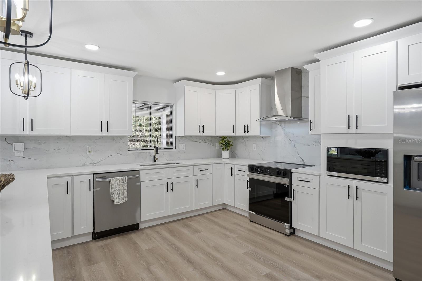 8709 FOUNTAIN AVE, TAMPA, FL, 33615