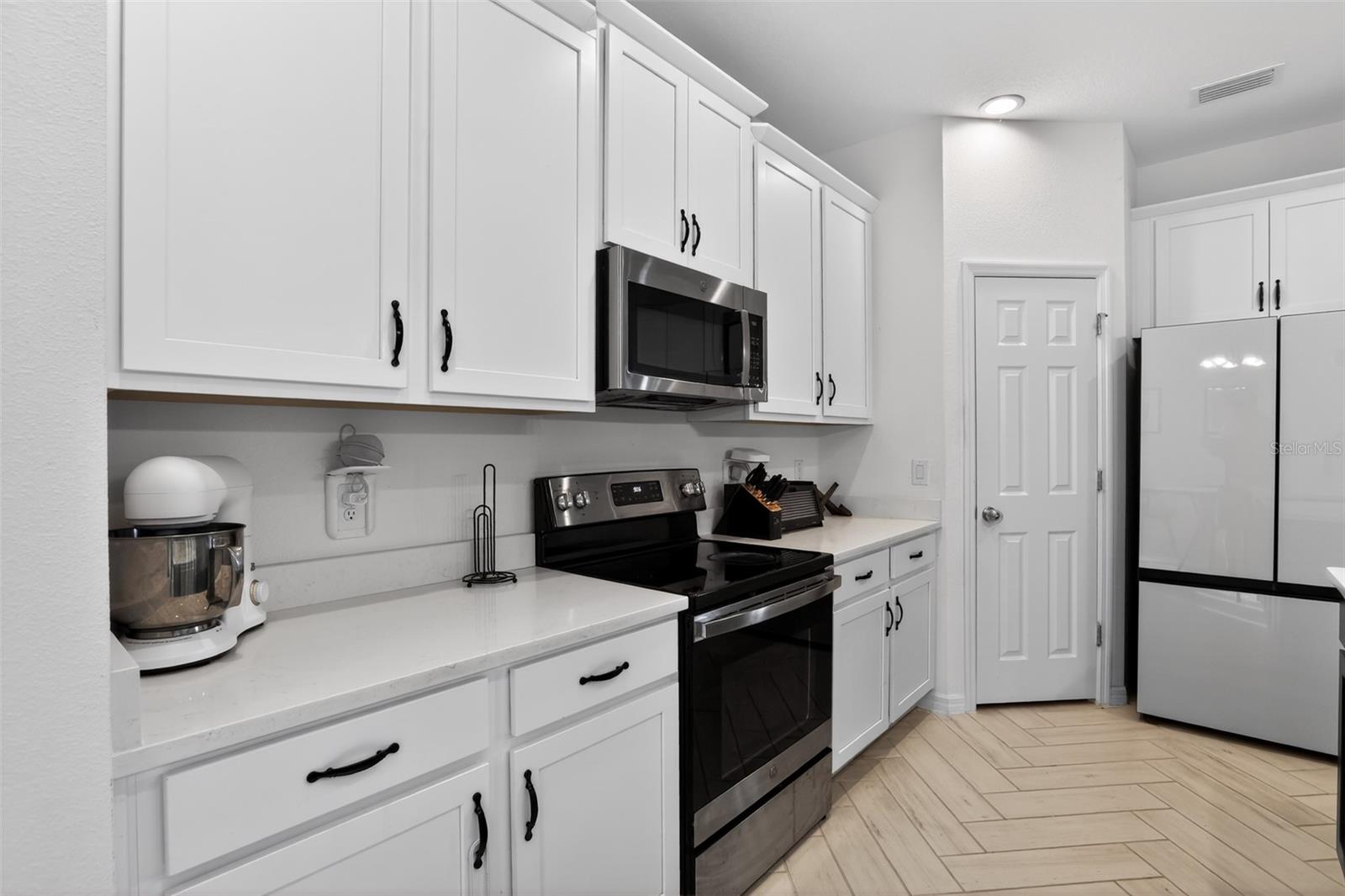 589 JUPITER BEACH RD, GROVELAND, FL, 34736