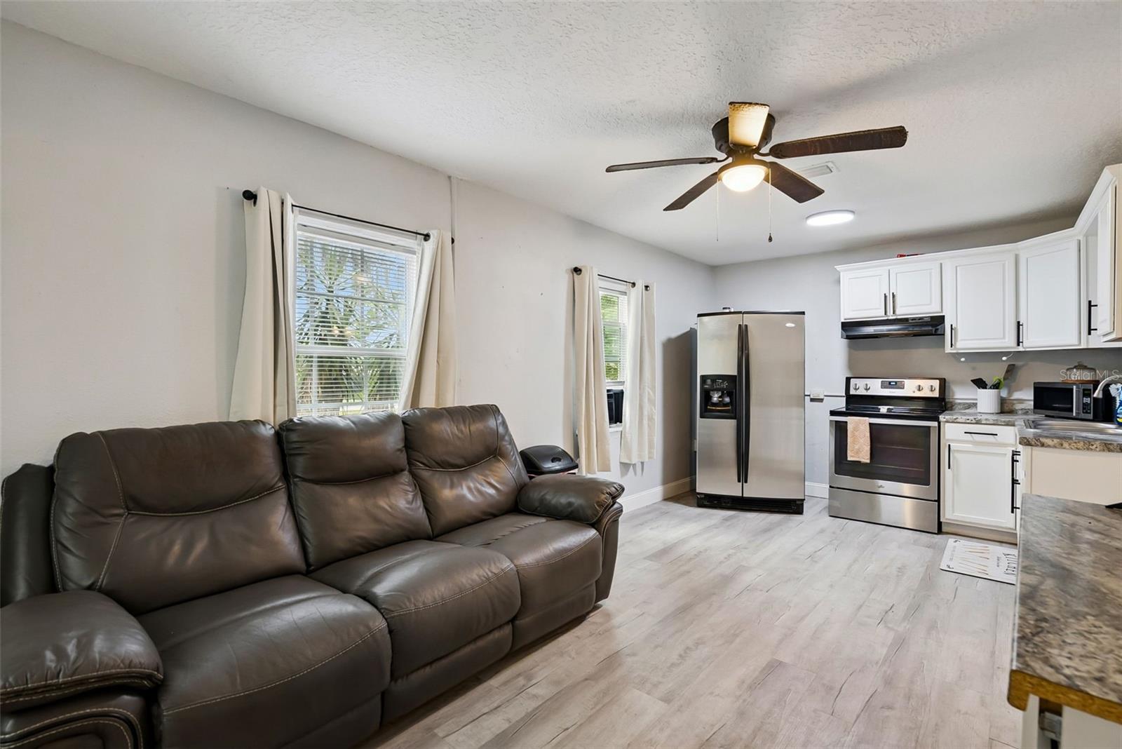 335 E WALTS AVE, DELAND, FL, 32724