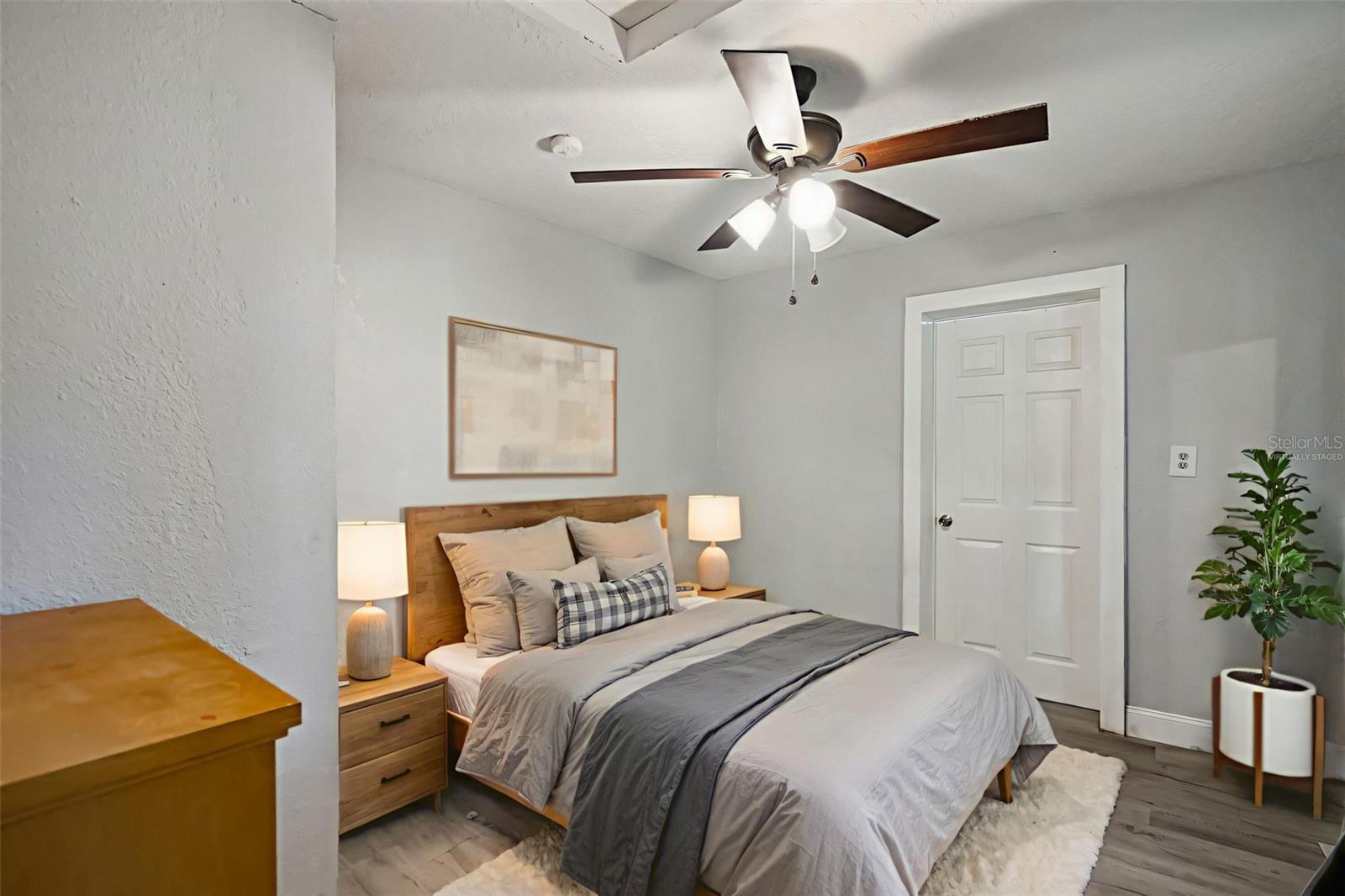 335 E WALTS AVE, DELAND, FL, 32724