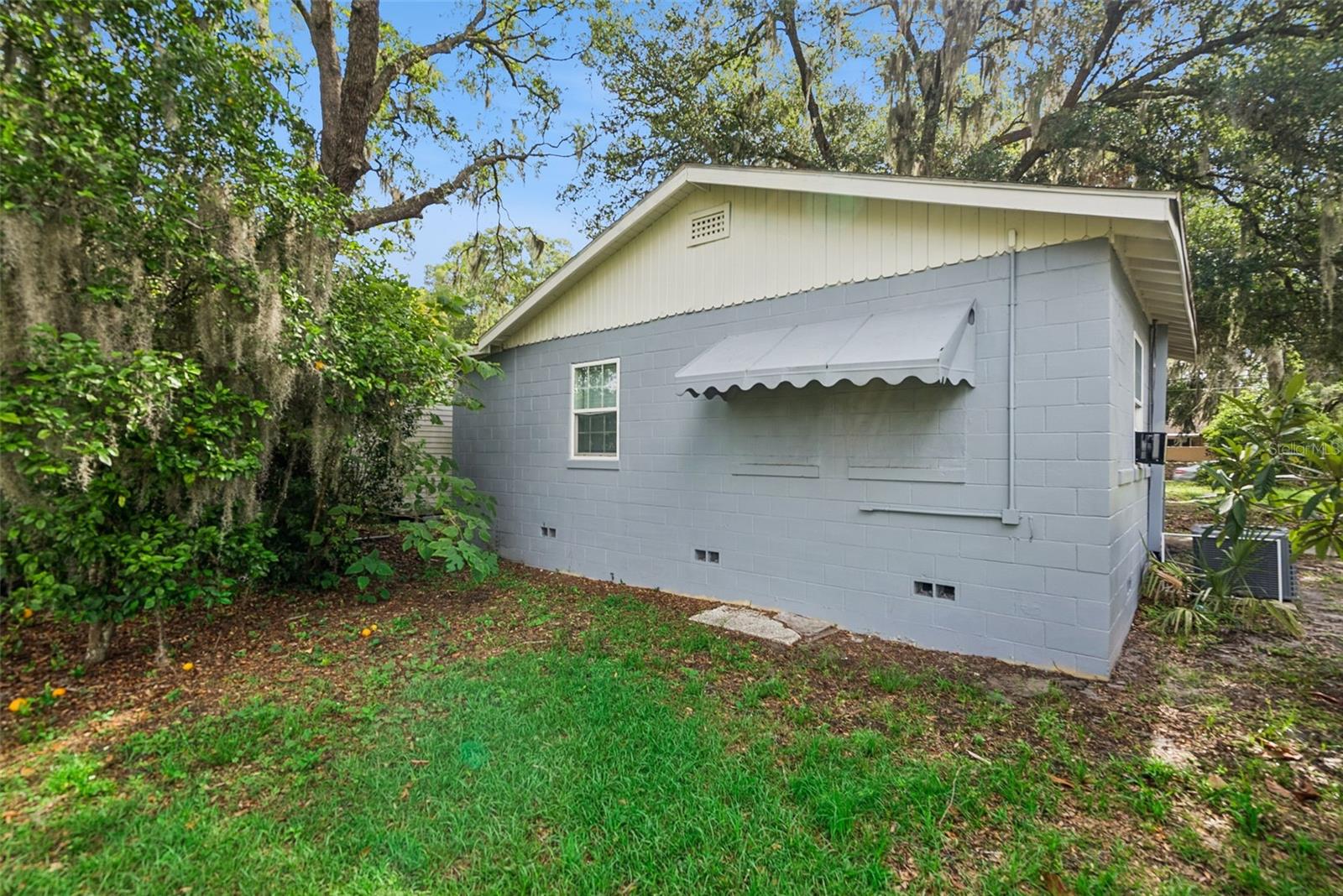 335 E WALTS AVE, DELAND, FL, 32724